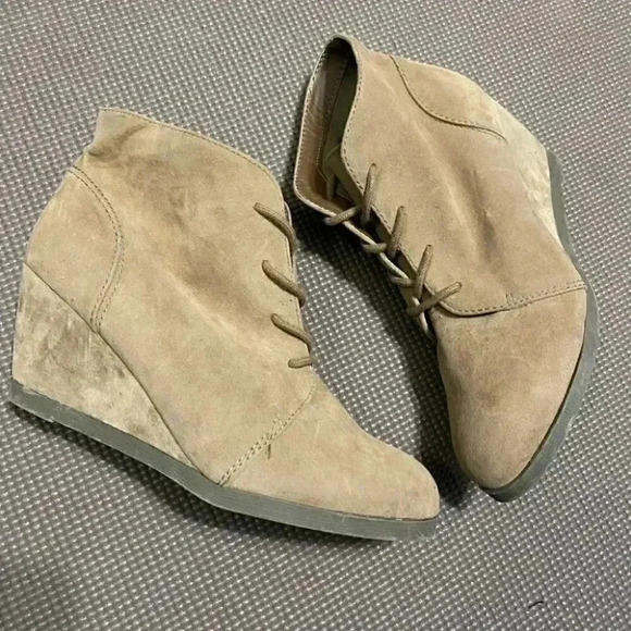 Madden Girl Domain Faux Suede Wedge Booties Ankle Boots - Picture 6 of 12